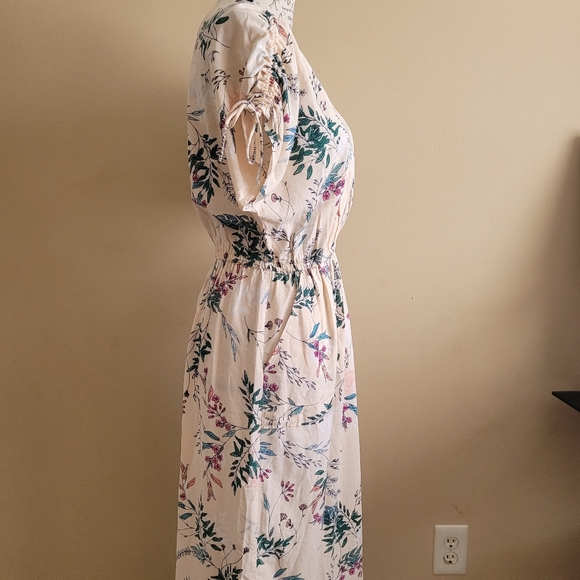 Peyton & Parker Women's Floral V-Neck Dress! - Picture 2 of 6